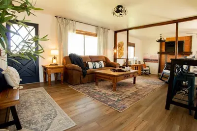 Image de Relax in the country next door to Ap Ranch and Wedding Venue!
