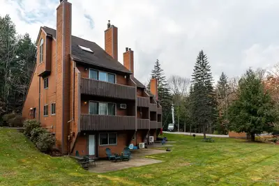 Image de Family-friendly condo with amenities minutes from StoryLand & ski mountains!