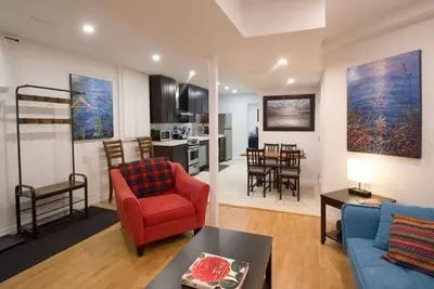 Image de Toronto apartment close to Queen West, lakeshore, exhibition place & hwy.