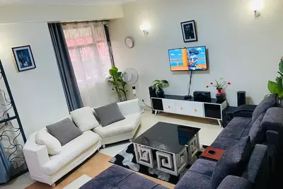 Cozy and secure apartment with swimming pool and 15 minutes to Kampala City