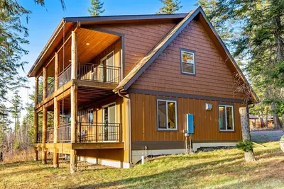 Image de Two neighboring cabins with lake/mountain views & fireplaces, great for a group
