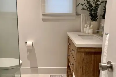 Image de New and Cozy Cottage Steps to Georgian Bay. Pet & Family Friendly!