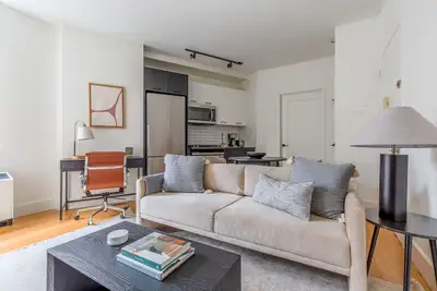Image de Nice FiDi 1br w/ Game Room & Resident-Only Speakeasy, by Blueground