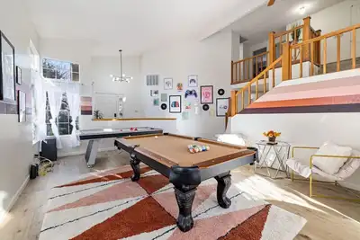 Image de FunStation: 2800sqft Reno Getaway for All Ages