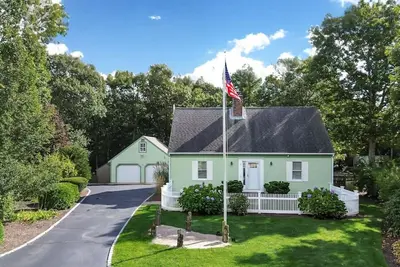 Image de Classic Renovated Cape Cod Getaway