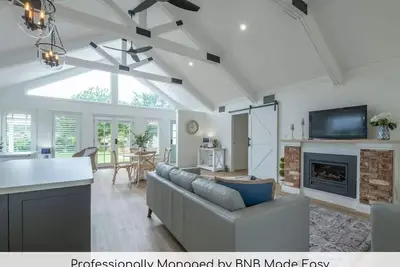 Image de Hamptons Cottage - Refined Living, Light-Filled