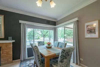 Image de Roycox Cottage - Charming Escape, Fireplace