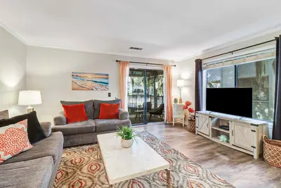 Image de Spacious 3 Bedroom | Walk to Beach & Restaurants