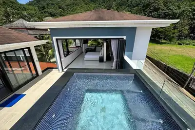 Image de Luxury Hillside Villa with Stunning Views