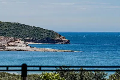 Image de Panoramic ocean views and short walk to beach