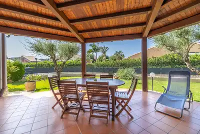 Image de Villecefalu. Villa bord de mer avec jardin. 2chambres. Enregistrement Automatique