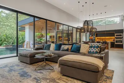 Image de High end luxury home with private pool and Gym in exclusive community, beach club membership, housekeeping, Cold Plunge & Sauna