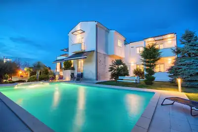 Image de Nicol luxury near the beach and town