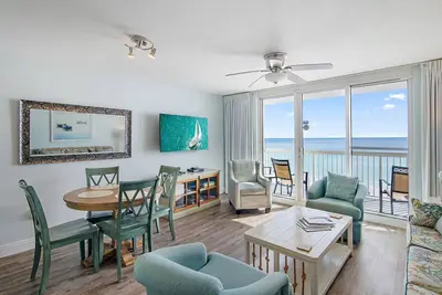 Image de 7th Floor Beachfront at Pelican, Stunning Ocean Views, 3 Pools, Beach Chairs