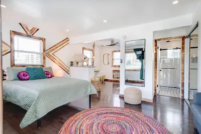 Image de Voted `Happiest` & `Most Joyful` Nash Condo + Pool