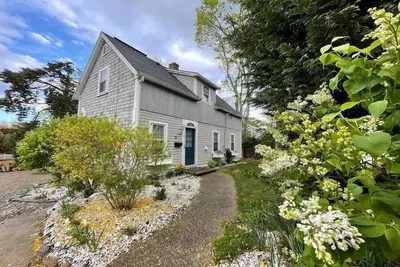 Image de Falmouth Charm: Close to Main Street & Bike Trail Rpam098