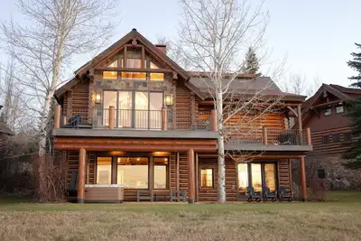 Image de Ogden's Fancy Fly Luxury Teton Springs Cabin in Victor, Id w/ A/C & Hot Tub