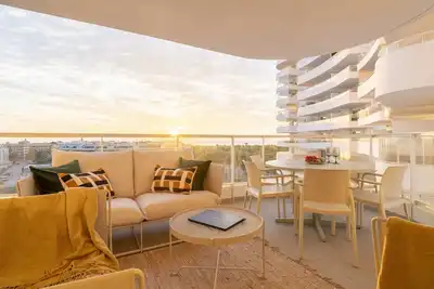 Image de Gran Canet 2br! Walk to Beach, Sea Views, Sauna & Gym