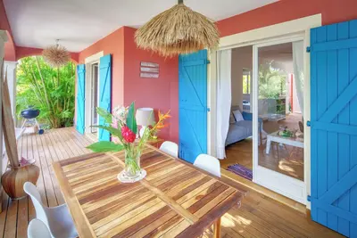 Image de Villas \"Les Saintes\" pour 4 à 5 personnes à 50 m de la plage au calme