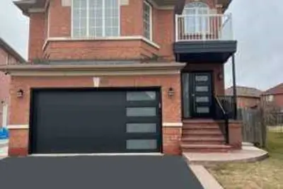 Image de Fully Detached House: 3 bedrooms, 2. 5 Bath, Living & Family for Rent in Brampton