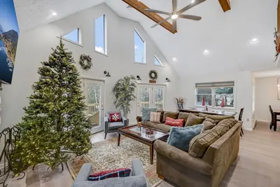 Image de Lake Access! Brier Crest Retreat, Huge 3 Floor, Home Theater