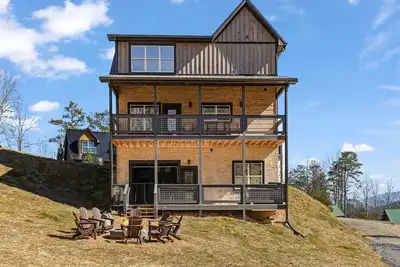 Image de S'more Splashing | Private Indoor Heated Pool, Fire Pit + Game Room!