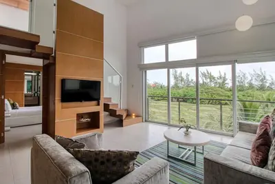 Image de Luxury apartment with plunge pool access, stunning views, & open layout