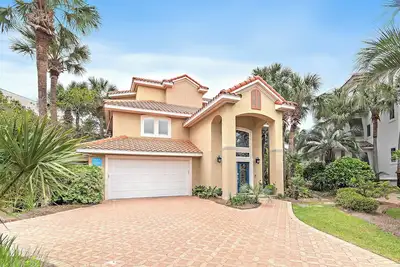 Image de Winter Escape • Jan–Feb Savings • Luxury 5br Home w/ Lsv & Tesla Charger