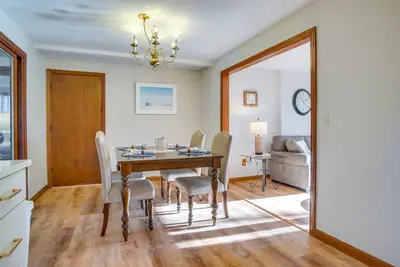 Image de 2 Mi to Covell’s Beach: Centerville Home w/ Deck