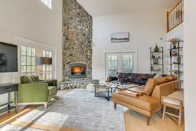 Image de Secluded Kerhonkson Retreat with Deck + Views!