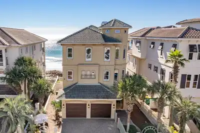 Image de On the Beach - Gated Community - Elevator - Community Pool - Beach Service Incl!