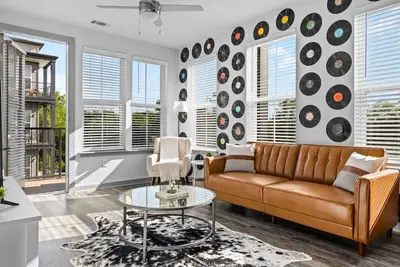 Image de 9min to Dt Nashville - Secluded Apt!