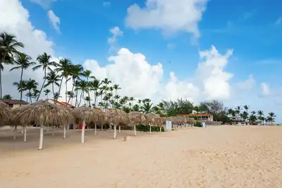 Image de 4-Bedroom Family Size Villa with Private Pool & Rooftop 5-min from beach