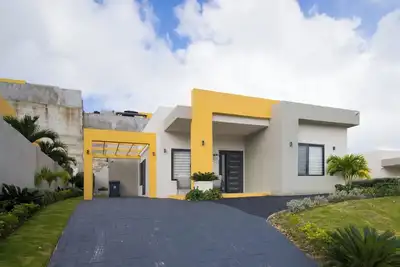 Image de LnD Villa! Lovely gated community, 24 hrs security, amazing view, and pool