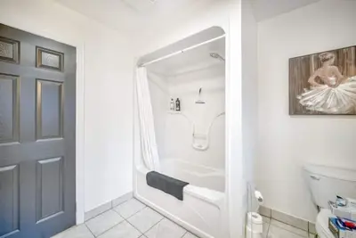 Image de The Nave- Steps to beach and historic downtown with delicious food and events\n