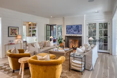 Image de Stunning brand new designer home \nNestled in nature & perfect for entertaining