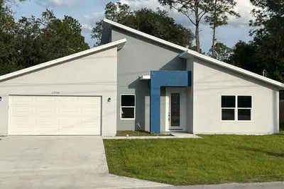 Image de 3 Miles to Villages/Near Lake Weir/Fishing/Boating. Brand New Custom Family home