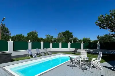 Image de Atemberaubendes Apartment mit Pool