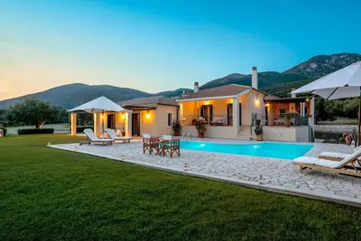 Image de Splendid Kefalonia Villa | 2 Bedrooms | Villa Olivia | Great Sea & Mountain Views | Trapezaki