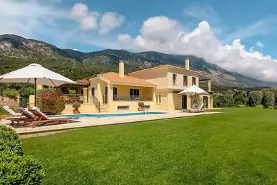 Image de Splendid Kefalonia Villa | 3 Bedrooms | Villa Mandola | Great Sea & Mountain Views | Trapezaki