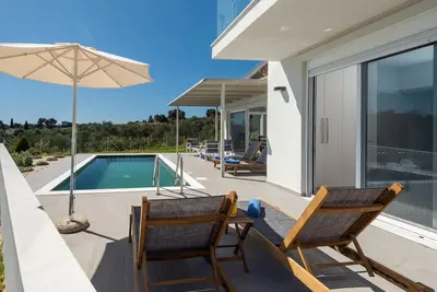 Image de Wonderful Kefalonia Villa | 2 Bedrooms | Villa Solemare | Stunning Mountain Views & Private Pool | Pesada