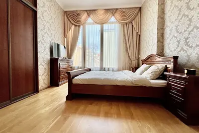 Image de Stylish riverside apartment.