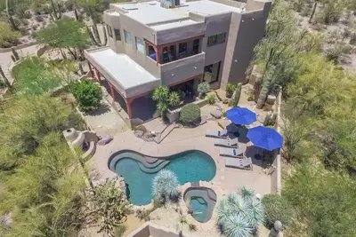 Image de Fabulous Luxury Home on Quiet 2 acres