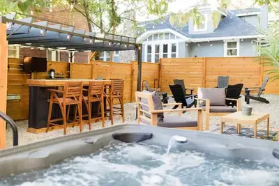 Image de The Oasis- Hot tub&Walk to Bars