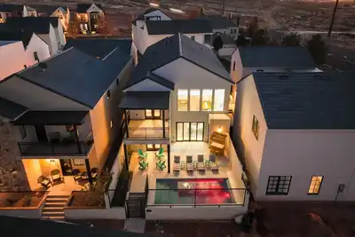 Image de Amazing Beach feel Home! Beautiful pool area!