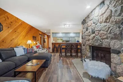 Spacious 2-Floor Condo Ideal for Larger Families or Groups, Featuring Golf Acces