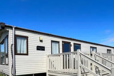 Image de Spacious 3 bedroom caravan close to embassy (entertainment hub), beach and play areas.