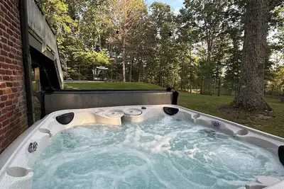 Image de Private Hot Tub, Pool, Firepit 3 Bdrm/2 Bth in Wine Region of Year