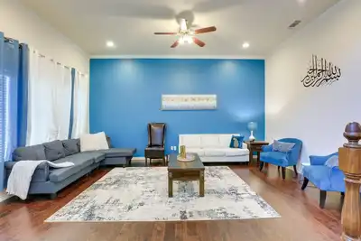 Image de Family-Friendly Irving Townhome w/ Yard!