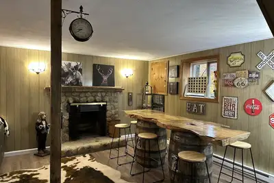 Image de Perfect getaway for a large group! Less then 5 minutes to all major attractions.